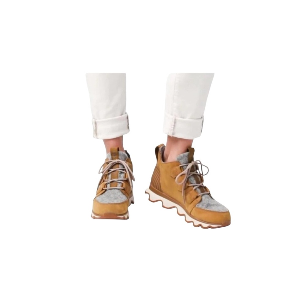 Sorel Kinetic Caribou Lace Up Snow Boot